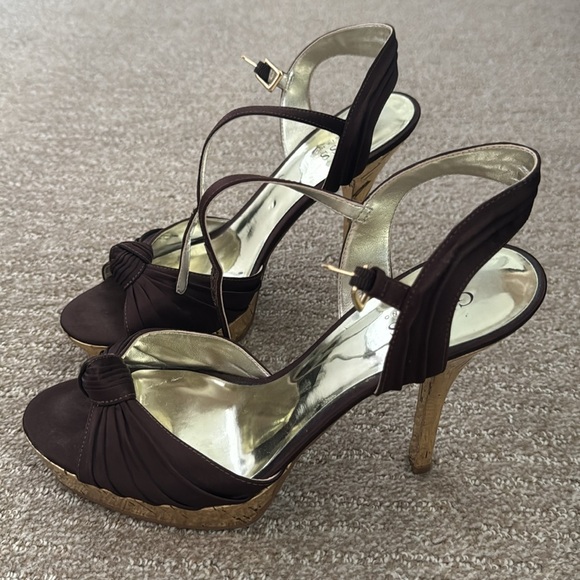 Guess By Marciano - Picture 2 of 5